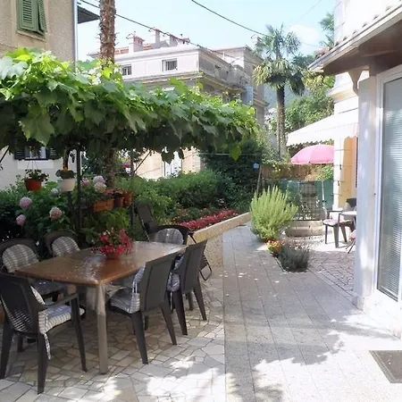 Alida Guest house